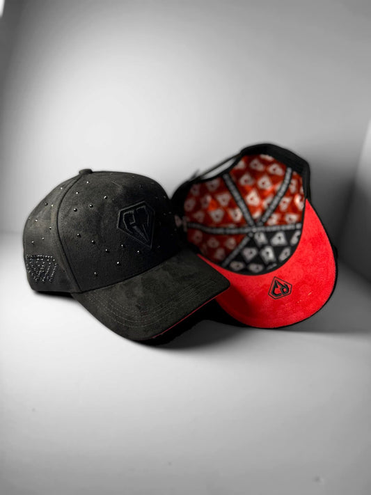 RJ Hats Legacy - Gorra Negra Gamuza con Perlas & Interior Rojo