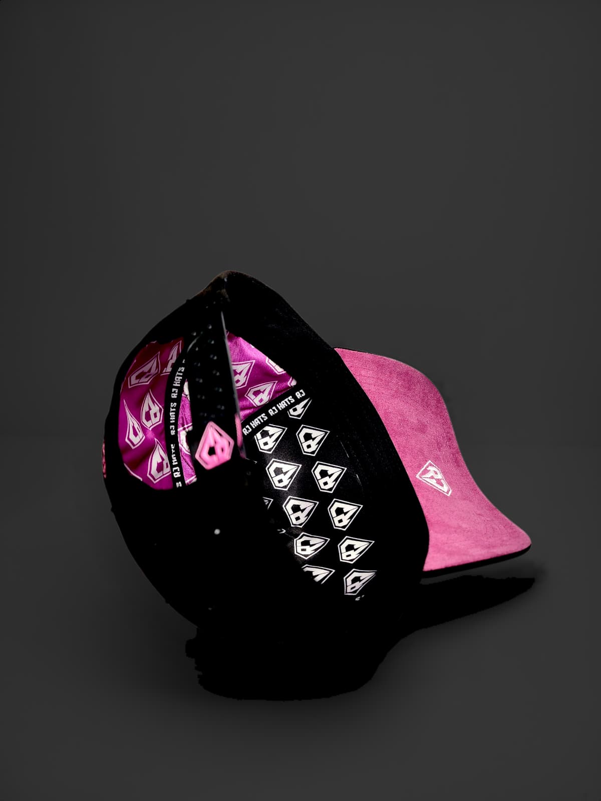 RJ Hats Snapback LEGACY – Edición Negra & Morado con Perlas