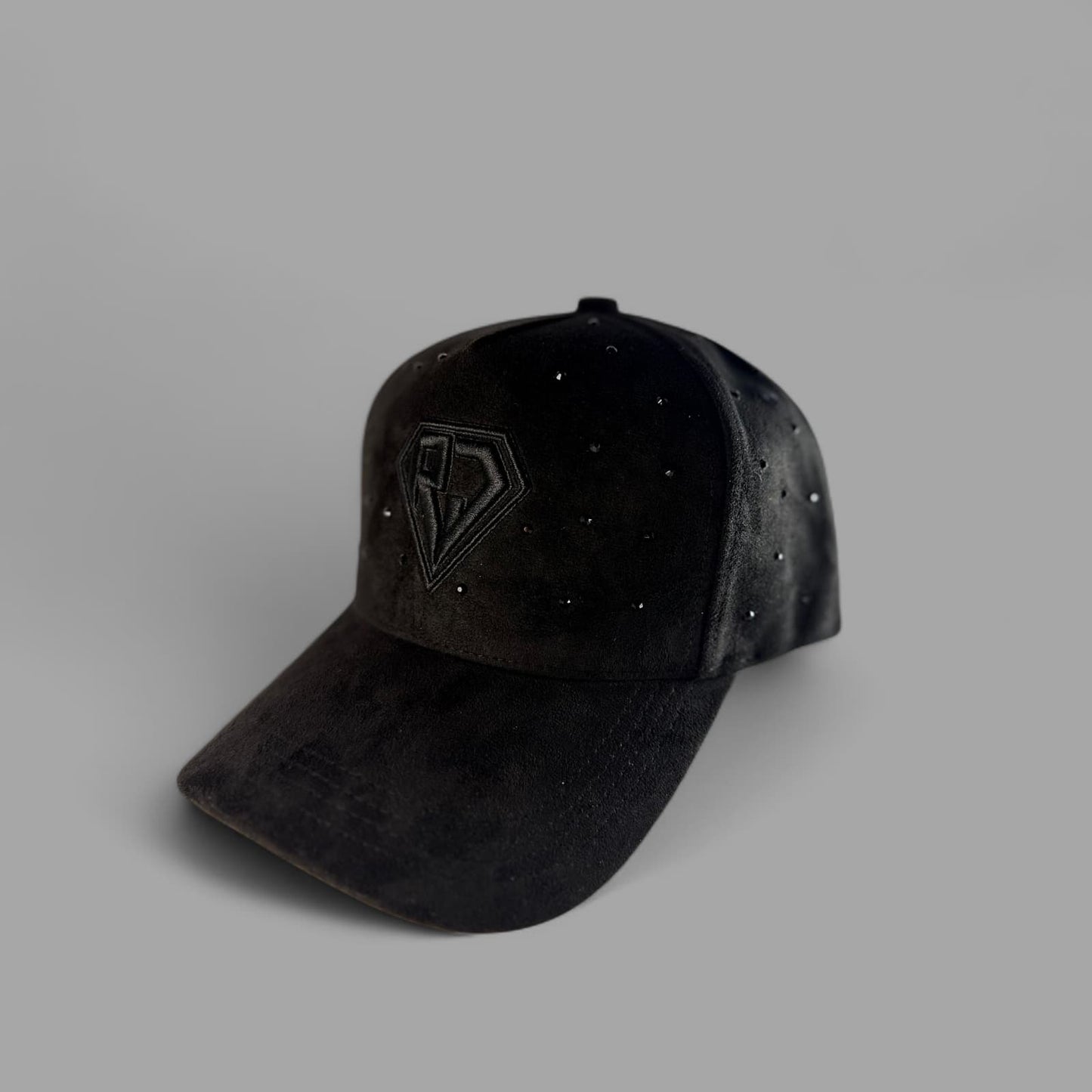 RJ Hats Legacy - Gorra Negra Gamuza con Perlas & Interior Rojo