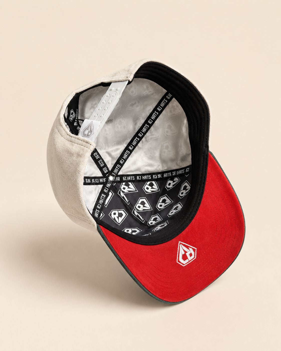 RJ Hats - Snapback Legacy Blanca con Visera Verde y Interior Rojo