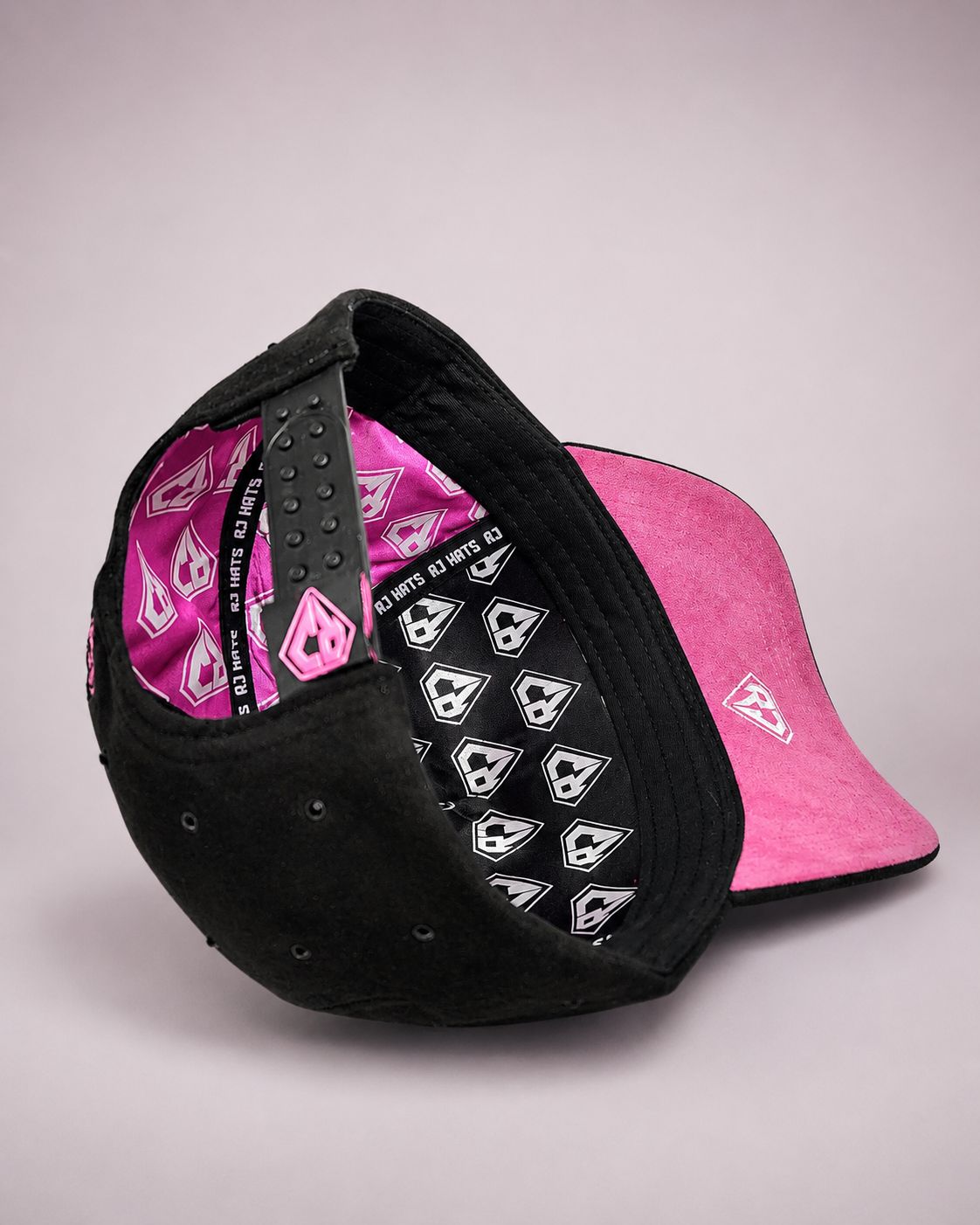 RJ Hats Snapback LEGACY – Edición Negra & Morado con Perlas