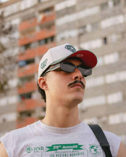 RJ Hats - Snapback Legacy Blanca con Visera Verde y Interior Rojo