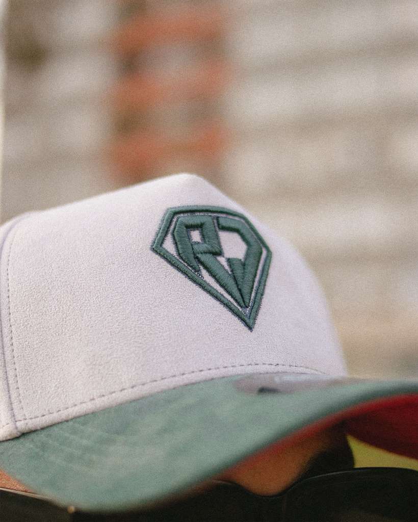 RJ Hats - Snapback Legacy Blanca con Visera Verde y Interior Rojo