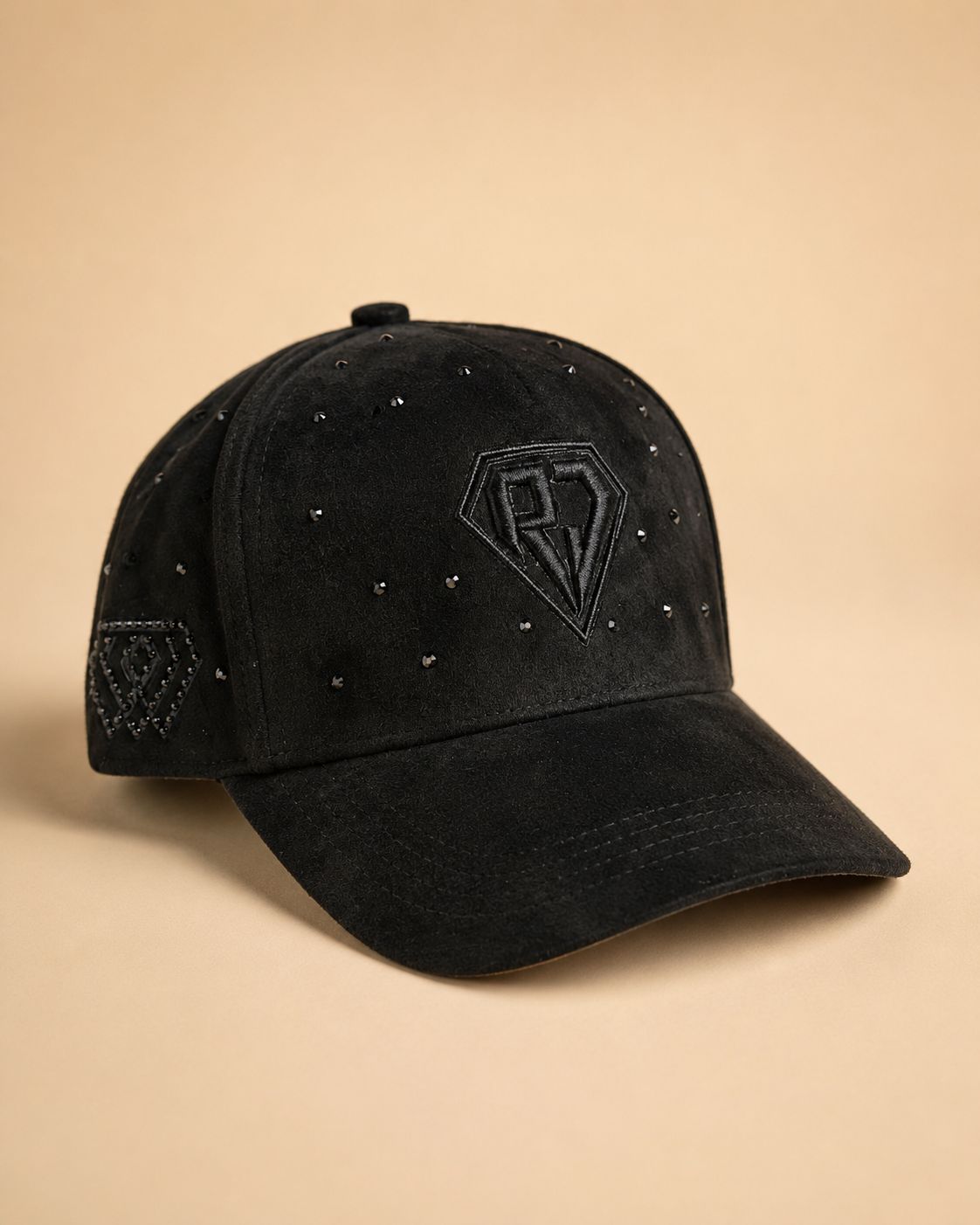 RJ Hats Legacy - Gorra Negra Gamuza con Perlas & Interior Rojo