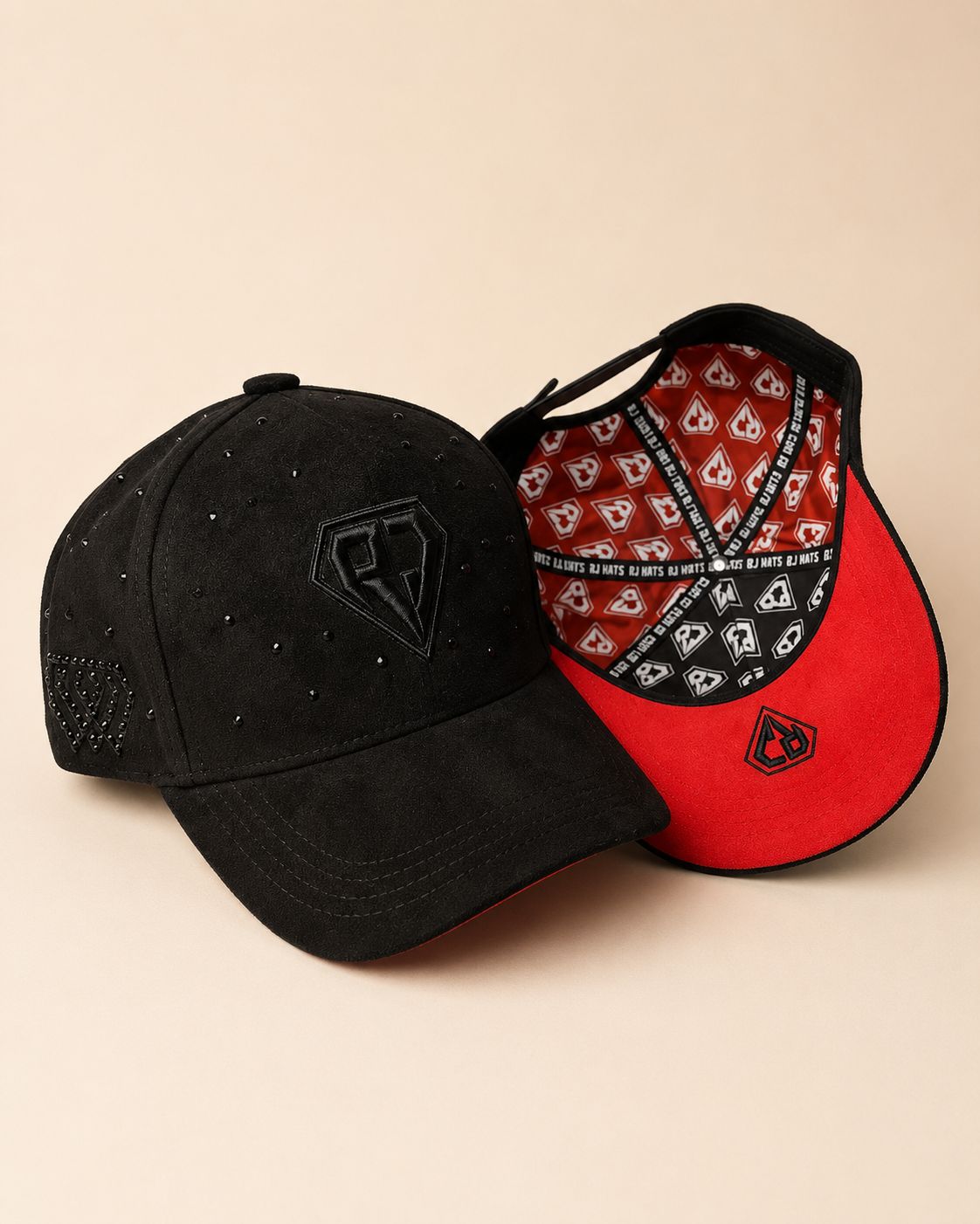 RJ Hats Legacy - Gorra Negra Gamuza con Perlas & Interior Rojo